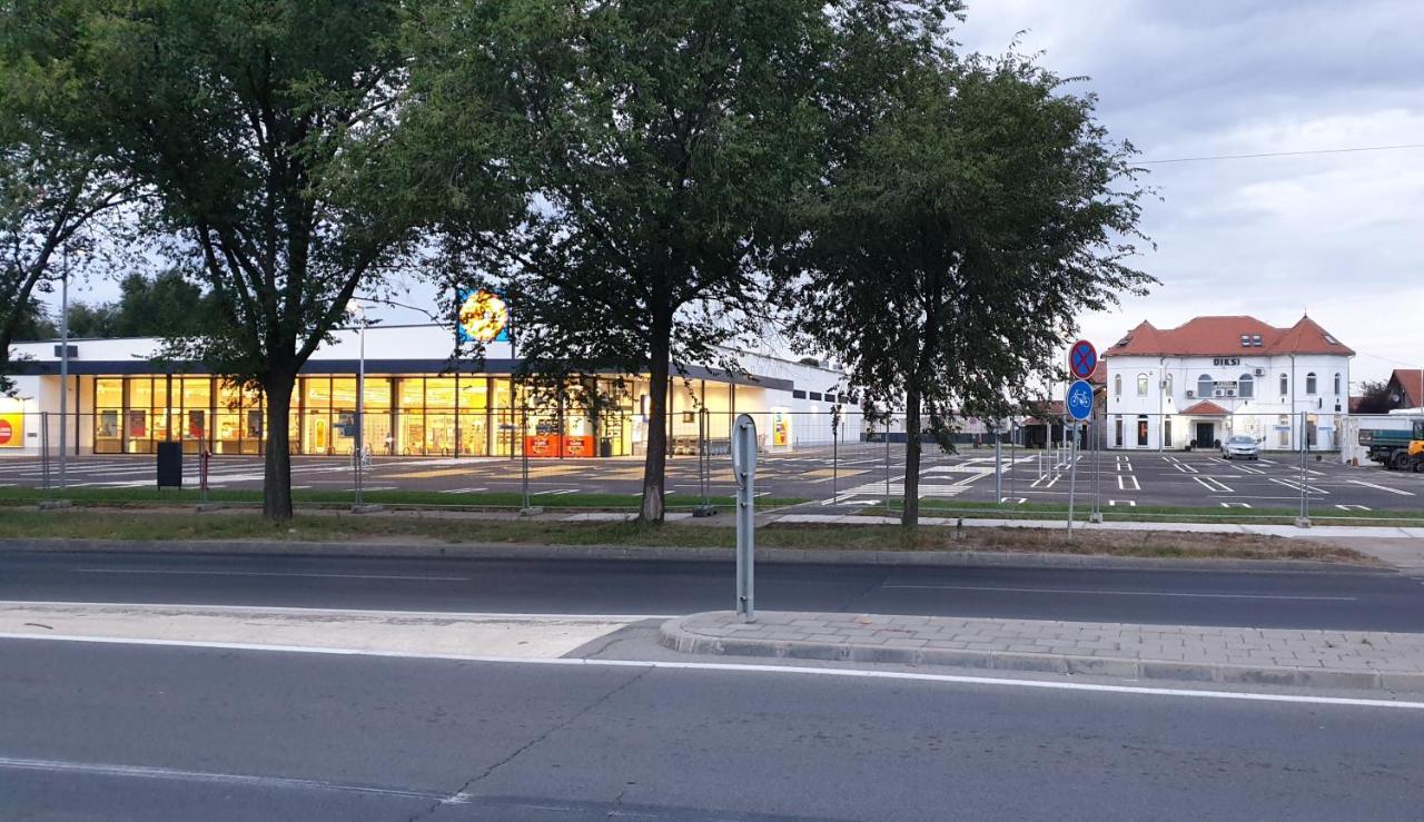 Apartmani Diksi Zrenjanin Zewnętrze zdjęcie