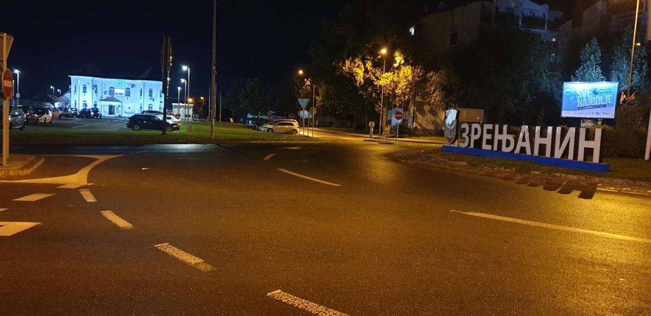 Apartmani Diksi Zrenjanin Zewnętrze zdjęcie